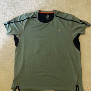 XL mens north face flash dry light shirt
